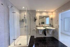 Exklusive Meerblickresidenz in erster Linie mit außergewöhnlichem Raumgefühl