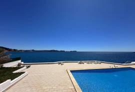 Exklusive Meerblickresidenz in erster Linie mit außergewöhnlichem Raumgefühl