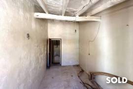 Redevelopment property! Townhouse with beautiful garden