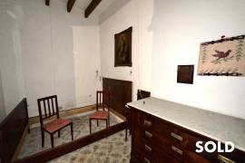 Redevelopment property! Townhouse with beautiful garden