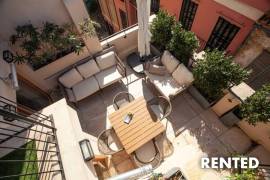 Luxury studio penthouse renovated and with spectacular terrace in the heart of the old town