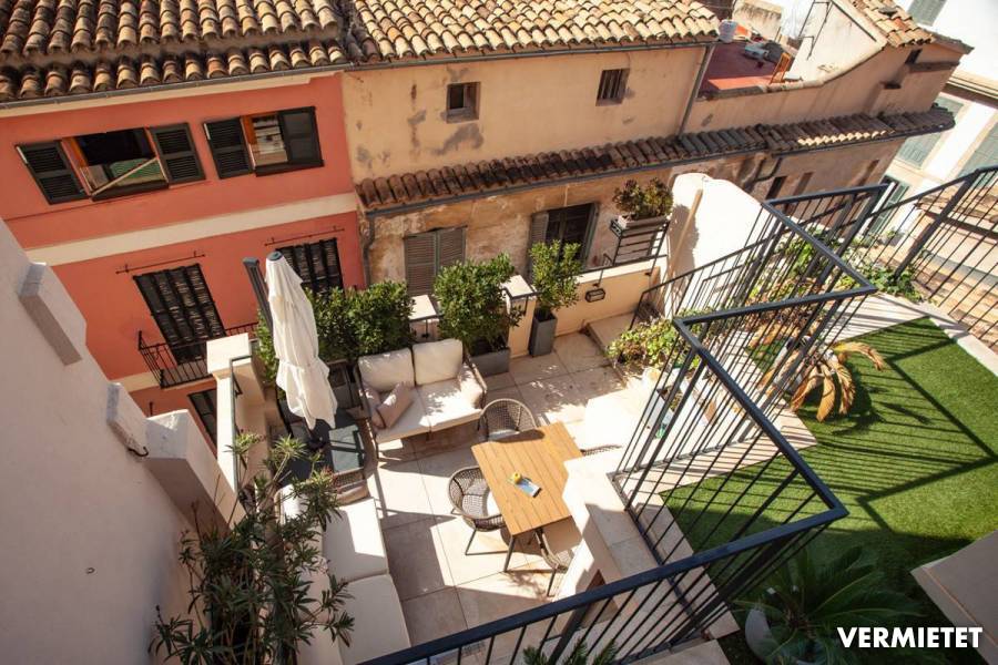Luxussaniertes Penthouse-Studio mit wundervoller Terrasse im Herzen der Altstadt