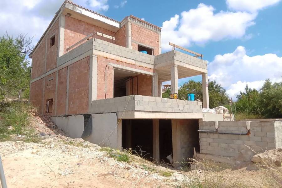 Neubauvilla in Hanglage mit Weitblick bis zum Randa – Fertigstellung August 2025