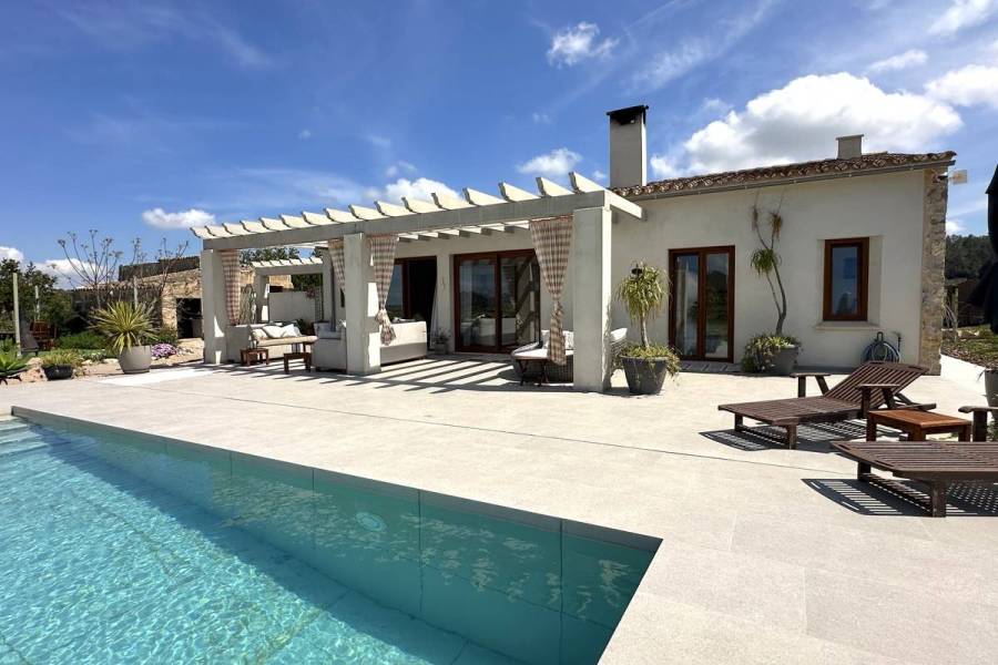 New-build finca with modern technology and Mediterranean charm