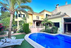 Chic feel-good villa close to the sea