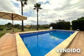 Casa de campo autosuficiente con dos viviendas