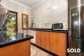 Quietly situated finca with vineyards, olive trees and beautiful fruit garden