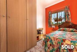 Quietly situated finca with vineyards, olive trees and beautiful fruit garden