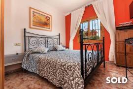 Quietly situated finca with vineyards, olive trees and beautiful fruit garden