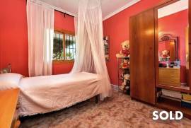 Quietly situated finca with vineyards, olive trees and beautiful fruit garden