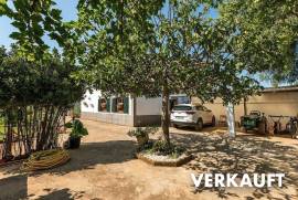 Ruhig gelegene Finca mit Weinreben, Olivenplantage und traumhaften Fruchtgarten