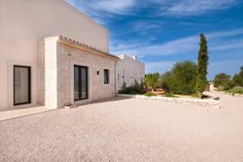 Newly built finca with light-flooded living ambience near Ses Salines
