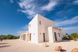 Newly built finca with light-flooded living ambience near Ses Salines