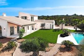 Newly built finca with light-flooded living ambience near Ses Salines