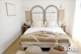 Small dream house in 1st sea line Small dream house in 1st sea line