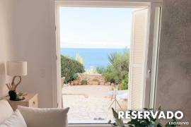 Pequeña casa de ensueño en 1ª línea de mar