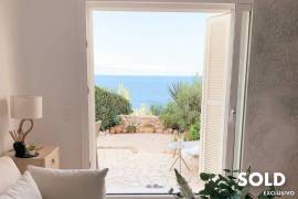 Small dream house in 1st sea line Small dream house in 1st sea line