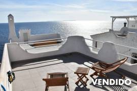 Pequeña casa de ensueño en 1ª línea de mar