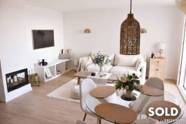 Small dream house in 1st sea line Small dream house in 1st sea line