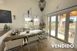 Maravillosa villa de nueva construcción con vistas y posibilidades de ampliación