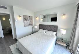 Luxury renovated sea view flat in Cala Major