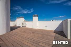Newly-built luxury town-houses near to the sea with high quality equipment