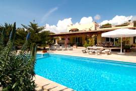 Maravillosa villa con licencia de alquiler vacacional