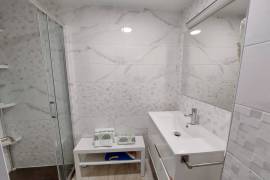 Neu renovierte Wohnung Nahe Sandstrand und Jachthafen von Arenal