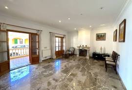 Large chalet with partial sea view in 2nd sea line
