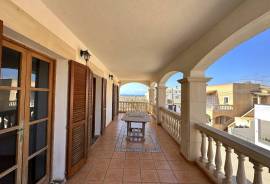 Large chalet with partial sea view in 2nd sea line