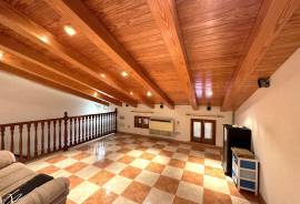 Large chalet with partial sea view in 2nd sea line