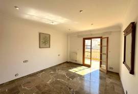 Large chalet with partial sea view in 2nd sea line