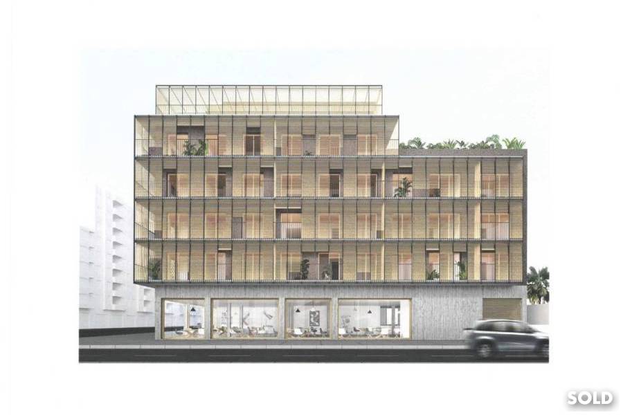 Development plot for apartment building with excellent connectivity