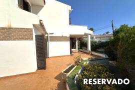 Encantador Chalet con vistas parciales al mar y gran potencial