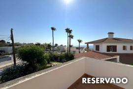 Encantador Chalet con vistas parciales al mar y gran potencial