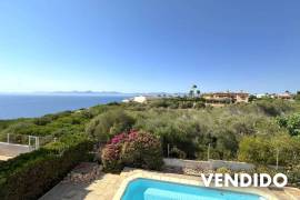 Encantador Chalet con vistas parciales al mar y gran potencial