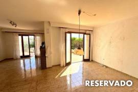 Encantador Chalet con vistas parciales al mar y gran potencial