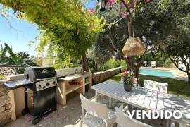 Encantadora casa de pueblo con casa de invitados, piscina y vistas panorámicas en Campanet