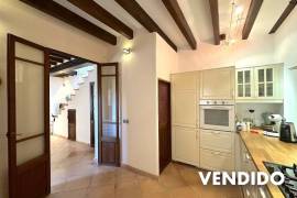 Encantadora casa de pueblo con casa de invitados, piscina y vistas panorámicas en Campanet