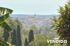 Encantadora casa de pueblo con casa de invitados, piscina y vistas panorámicas en Campanet