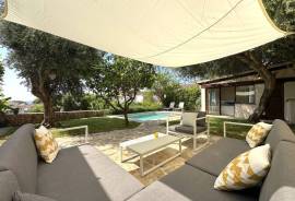Idyllisches Dorfhaus mit Gästehäuschen, Pool und Panoramablick in Campanet