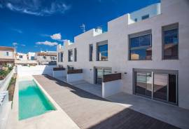 Newly-built luxury town-houses near to the sea with high quality equipment