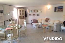 Villa rústica con 2 apartamentos de invitados en tranquila zona de montaña