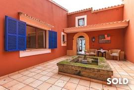 Rustic villa with 2 guest apartments in a quiet mountain area