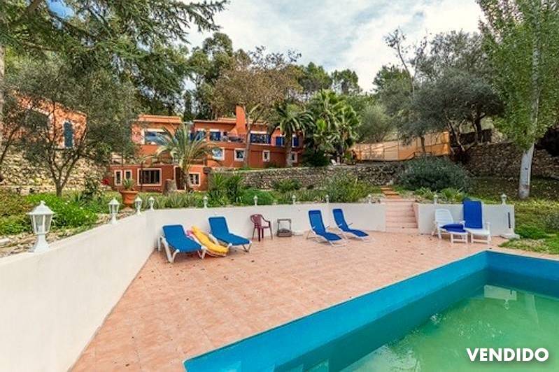 Villa rústica con 2 apartamentos de invitados en tranquila zona de montaña