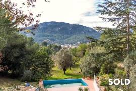 Rustic villa with 2 guest apartments in a quiet mountain area