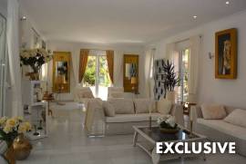 Impressive and luxurious villa with many amenities