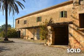 Project in sight! Mallorcan finca with large land and panoramic views