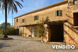 ¡Proyecto a la vista! Finca mallorquina con gran terreno y vistas panorámicas