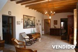 ¡Proyecto a la vista! Finca mallorquina con gran terreno y vistas panorámicas